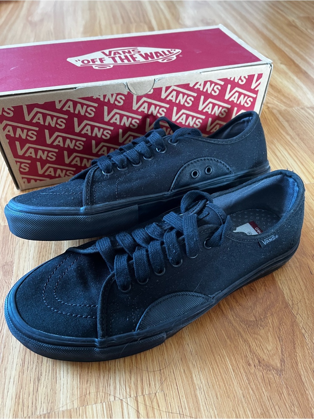 Vans Classic Black Canvas Low-Top Sneakers Size 8.5 Mens
